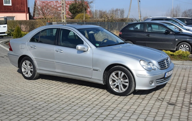 Mercedes-Benz Klasa C cena 15900 przebieg: 266930, rok produkcji 2005 z Dobczyce małe 497